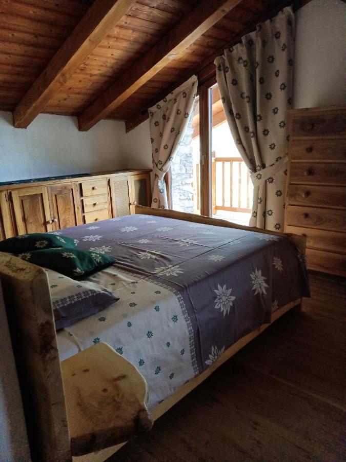 Le Temps Retrouve - Casa Tipica Con Giardino Villa Villeneuve Luaran gambar