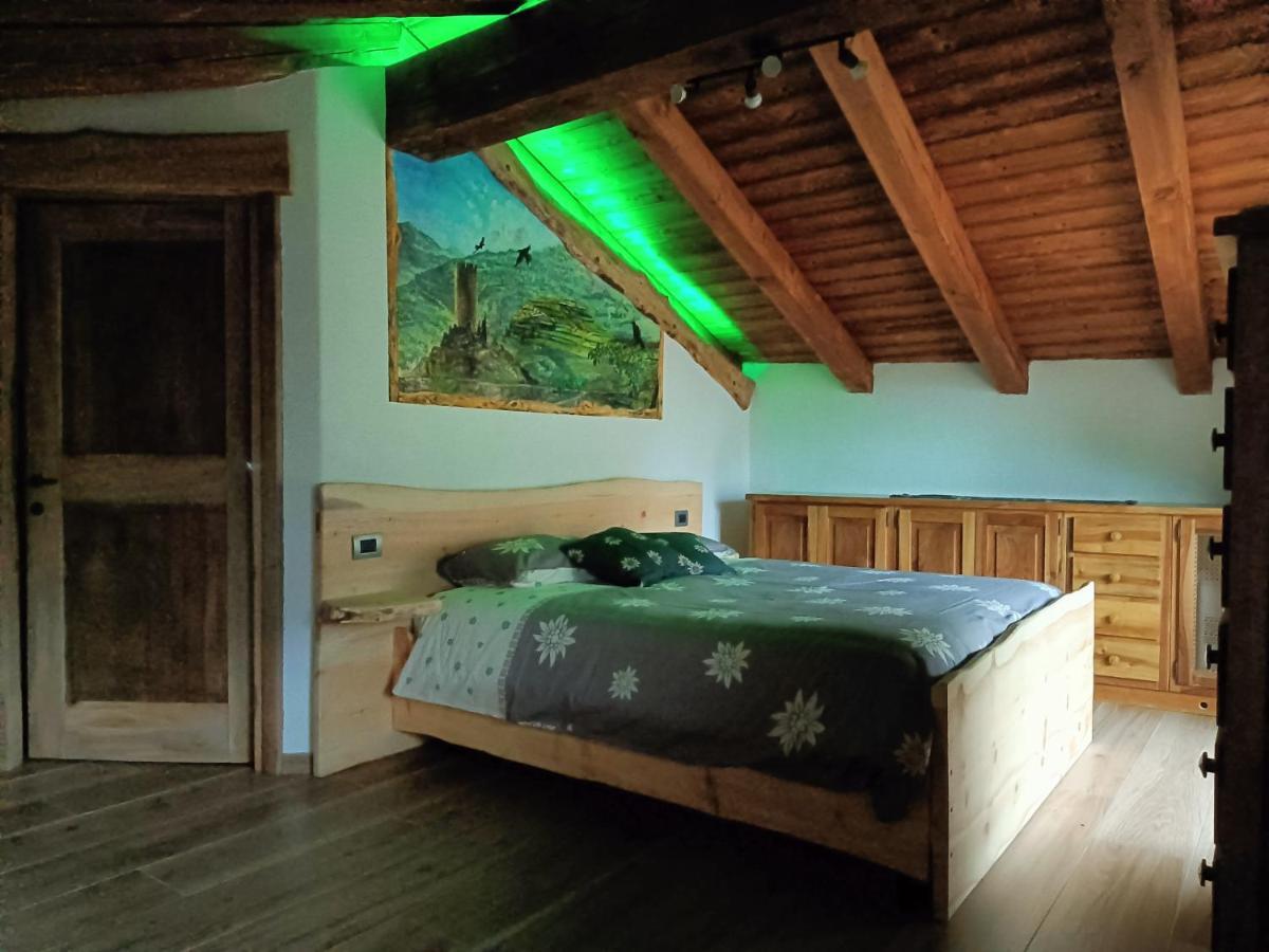 Le Temps Retrouve - Casa Tipica Con Giardino Villa Villeneuve Luaran gambar