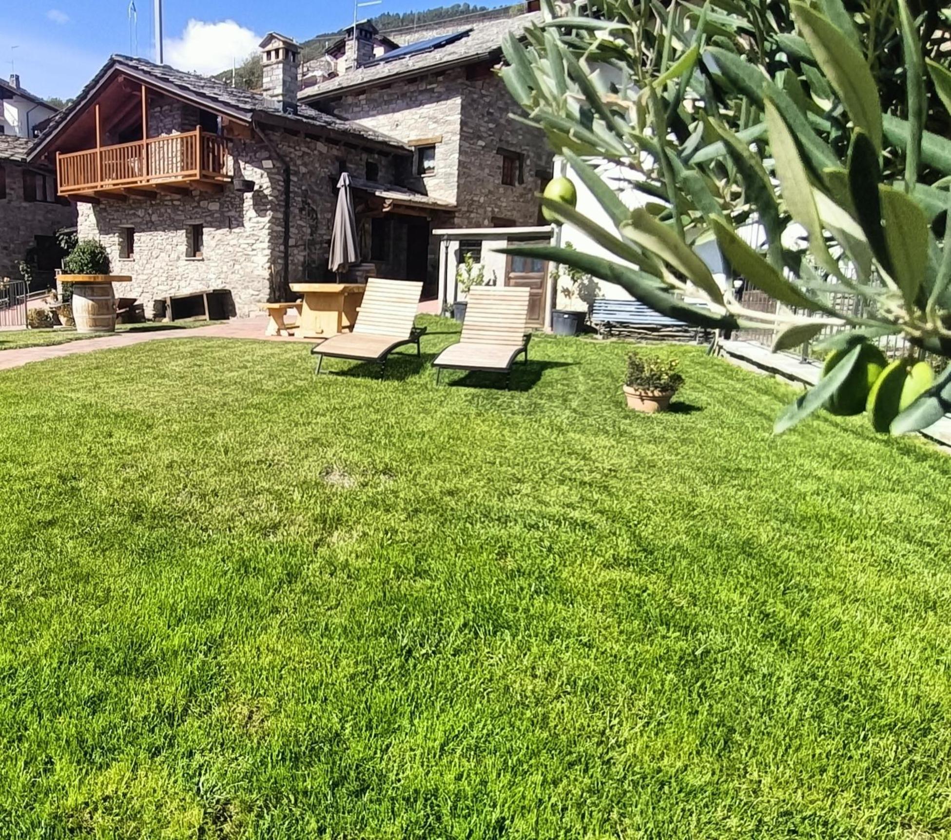 Le Temps Retrouve - Casa Tipica Con Giardino Villa Villeneuve Luaran gambar