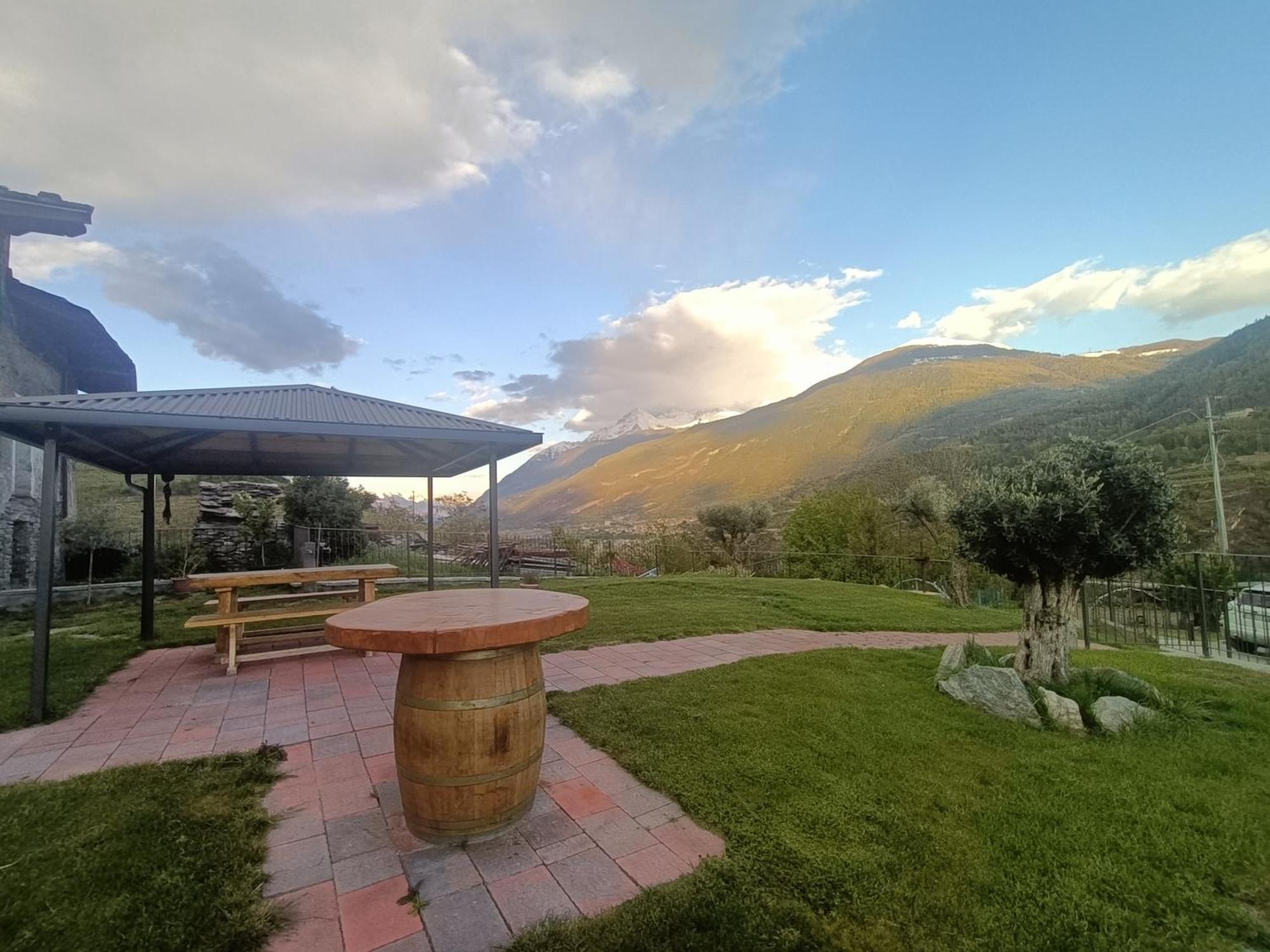 Le Temps Retrouve - Casa Tipica Con Giardino Villa Villeneuve Luaran gambar